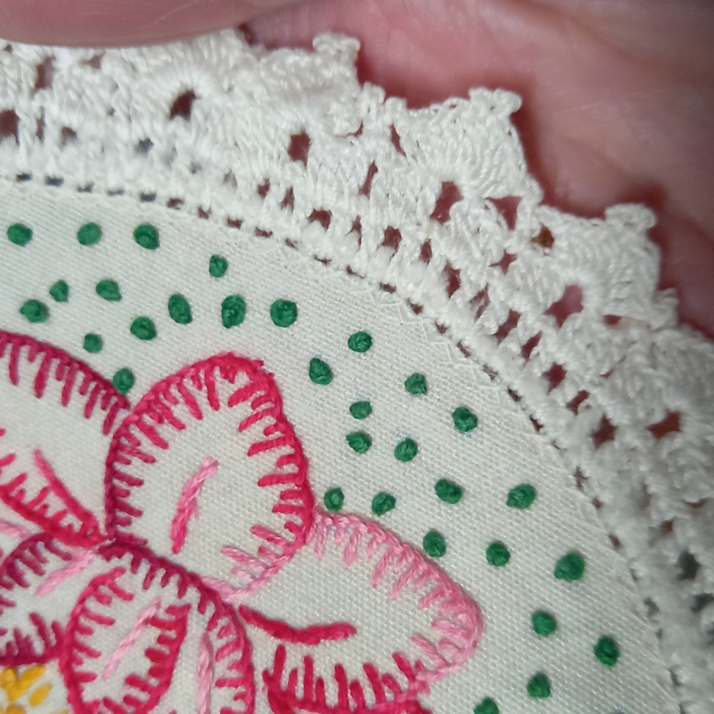 Vintage European Hand Crafted Doiley with Lotus Flowers - Picture 6 of 7